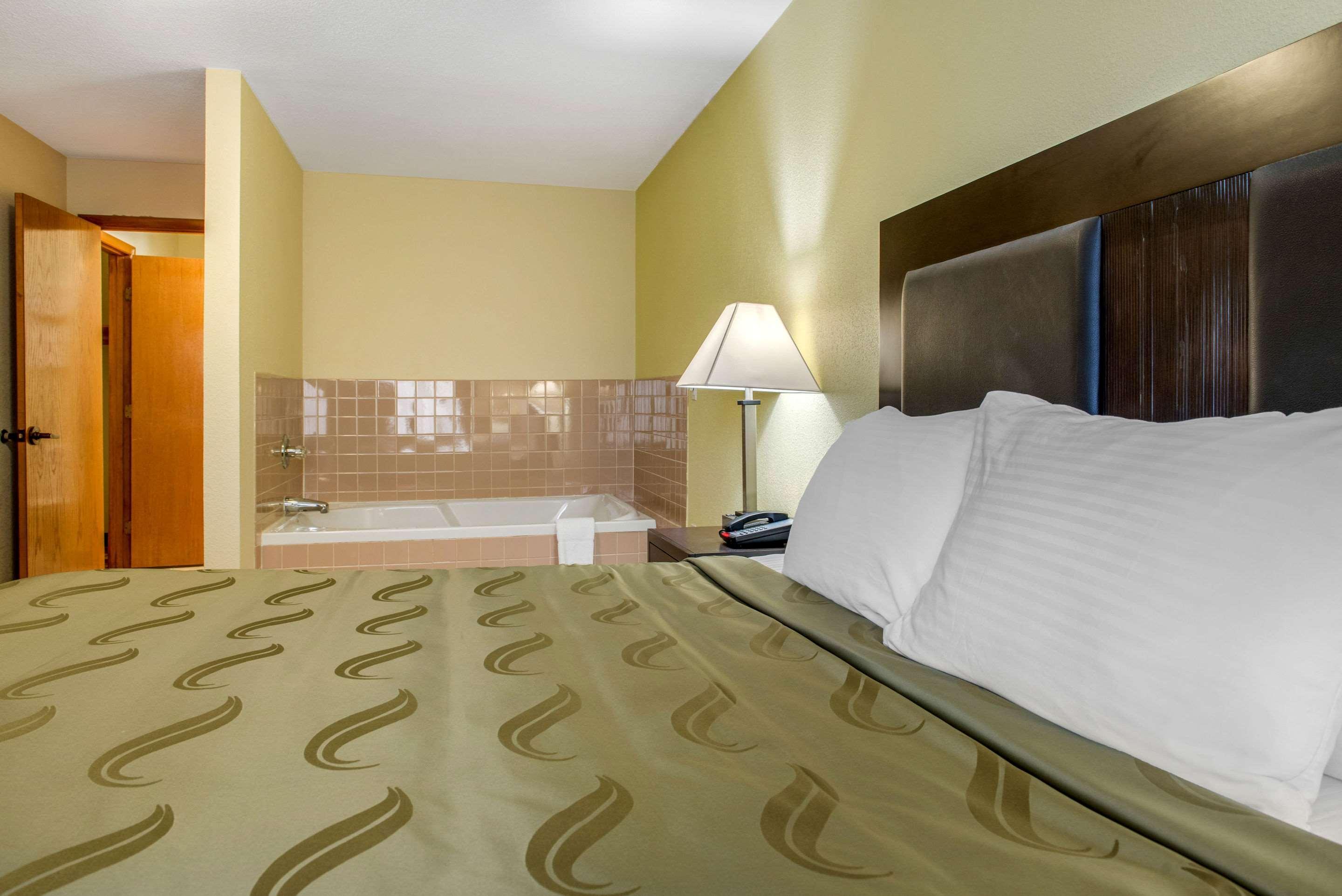 Quality Inn Bloomington Near University Экстерьер фото