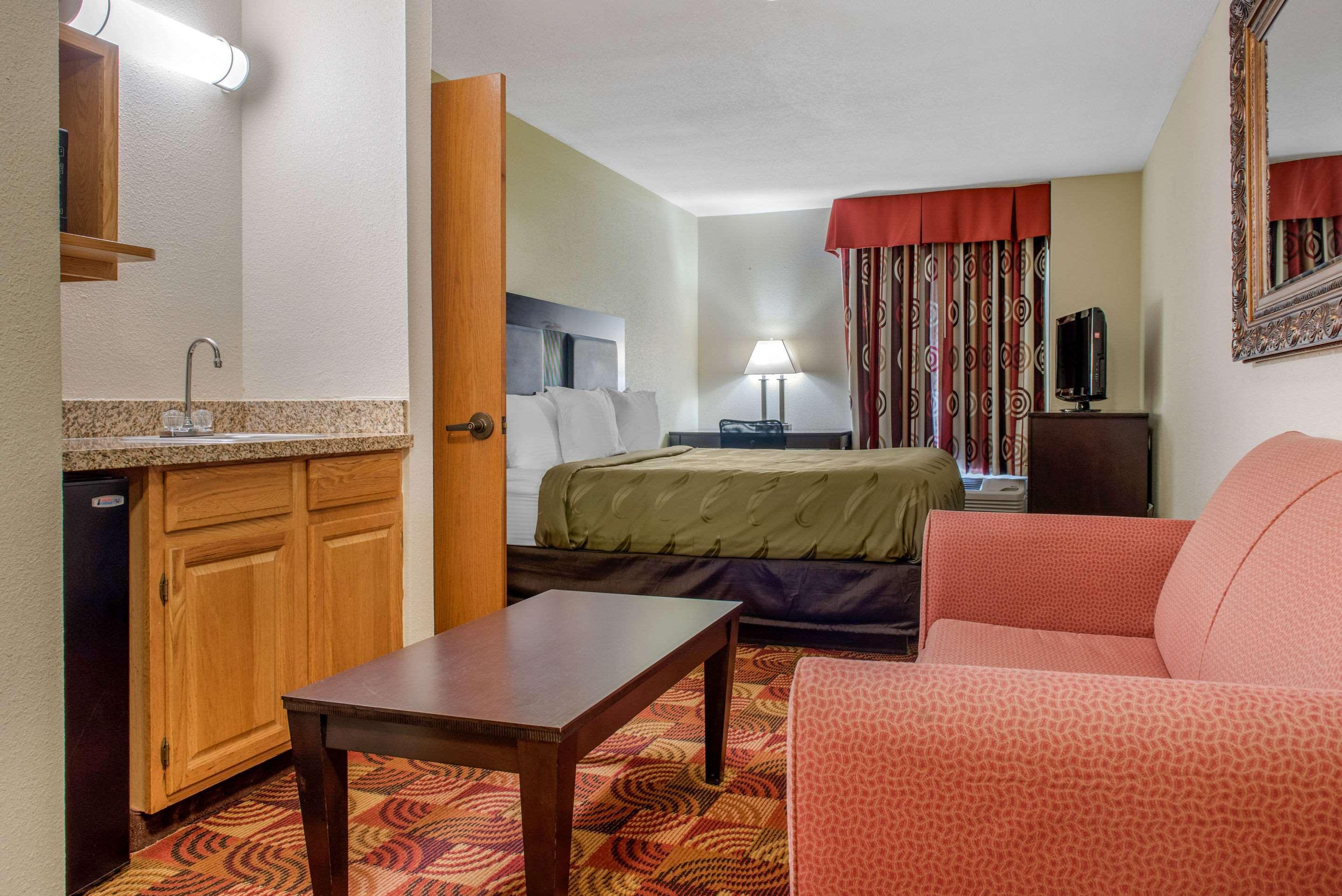 Quality Inn Bloomington Near University Экстерьер фото